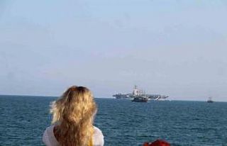 ABD uçak gemisi Antalya’ya demirledi