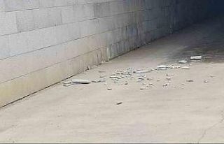 Açılalı 1 yıl oldu dökülmeye başladı