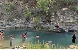 Adana’da sıcaklar 52 dereceyi geçti, vatandaşlar...