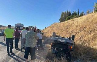 Adıyaman’da otomobil şarampole yuvarlandı: 1...