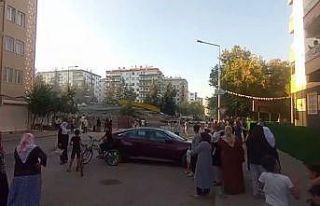 Ağır hasarlı bina yıkım esnasında çöktü:...