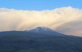 Ağrı Dağı erimeye devam ediyor