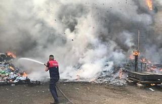Ağrı’da çıkan yangında iş yeri küle döndü