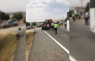 Ağrı’da otomobil ile traktör çarpıştı; 4...