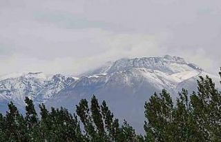 Ağustos ayında Süphan Dağı’nın zirvesine kar...