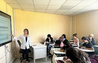 Akademi lise ve konukevi kız yurdu öğrencilerinden...