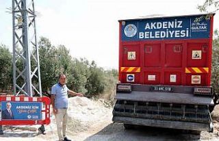 Akdeniz’de asfalt çalışmaları sürüyor