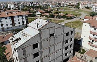 Aksaray’da 5 katlı binanın çatısında ölüme...