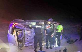 Aksaray’da otomobil traktöre çarptı: 3 yaralı