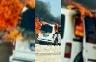 Alev alan hafif ticari araç kullanılamaz hale geldi