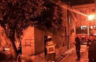 Alevler teslim olan ev kullanılmaz hale geldi