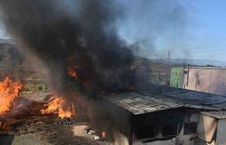 Alevlere teslim olan fabrika küle döndü