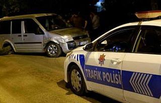 Alkollü sürücü ortalığı birbirine kattı, park...