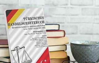 Almanca hukuk kitabı yazdılar, gelirini depremzedelere...