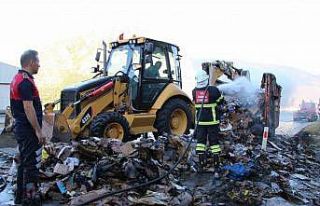 Amasya’da atık kağıt yüklü kamyonda yangın