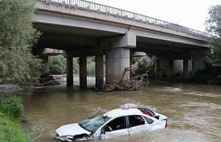 Amasya’da otomobil Yeşilırmak’a uçtu: Aynı...