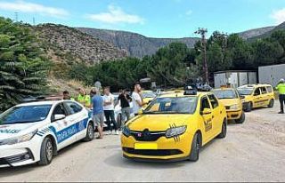 Amasya’da polisten ticari taksilere taksimetre denetimi