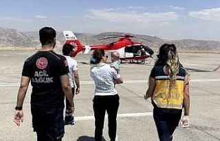 Ambulans helikopter boğazına çengelli iğne kaçan...