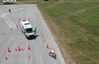 Ambulans sürüş eğitimcilerine güvenli sürüş...
