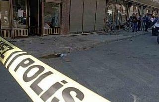 Amca yeğenin kiralık dükkan kavgasında 8 kişi...