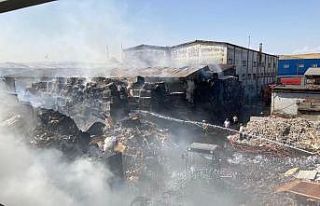 Ankara’da kağıt geri dönüşüm fabrikasında...