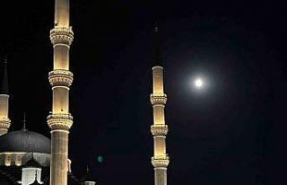 Ankara’da “Süper Ay” geceyi aydınlattı