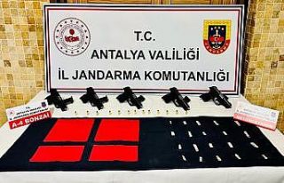 Antalya’da jandarmadan silah ve uyuşturucu madde...