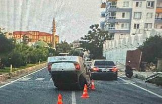 Antalya’da otomobil takla attı: 1 yaralı