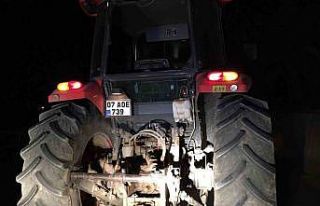 Antalya’da traktör yayaya çarptı: 1 yaralı