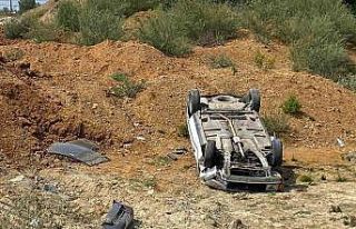Antalya’da yoldan çıkan otomobil takla attı:...
