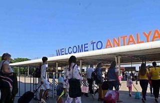 Antalya’ya hava yoluyla gelen turist sayısı 10...