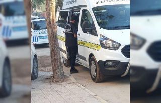 Apartın çatı katından düşen adam hayatını...