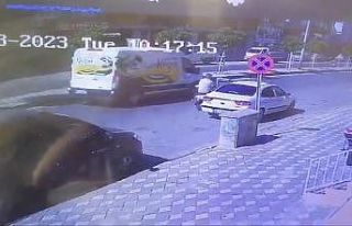 Aracın açılan kapısına çarpan sürücü yaralandı