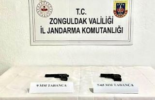 Arama yapılan araçtan 2 adet ruhsatsız tabanca...