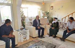 Ardahan Valisi Çiçek’in ilk ziyareti şehit ailesi