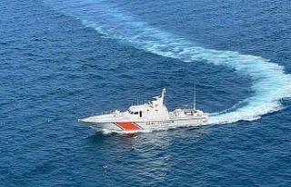 Artvin’de denizde kaybolan balıkçıyı arama çalışmaları...