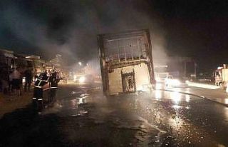 Ayçiçek yağı yüklü tırın dorsesi alev alev...