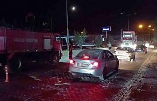 Aydınlatma direğinde çıkan yangın paniğe neden...