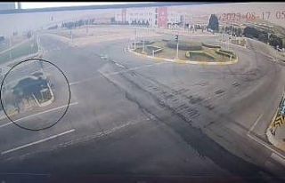 Baba ve oğlunu ayıran feci kaza güvenlik kamerasına...