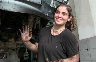 Babasının oto tamirhanesine oyun oynamak için gitti,...