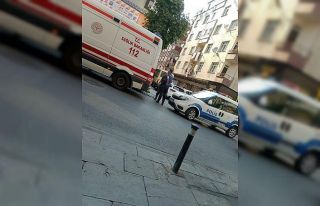 Bahçelievler’de kamyonet karşıya geçmeye çalışan...