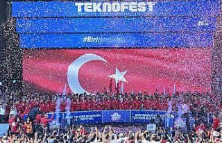 Bakan Göktaş, bakanlığın desteklediği çocuklarla...