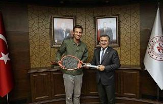 Bakan Osman Aşkın Bak, ünlü tenisçi Tomas Berdych...