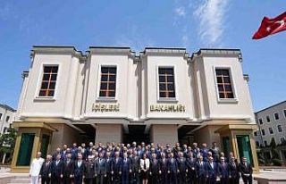 Bakan Yerlikaya valilerle bir araya geldi