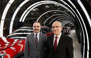 Bakanlar TOGG tesislerini gezdi