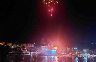 Balıkçılar geceyi gündüze çevirerek denize açıldı