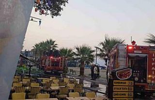 Balıkesir Akçay kordonda çıkan yangında 3 iş...