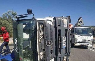 Balıkesir’de devrilen beton mikserinin sürücüsü...