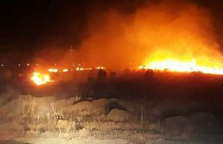 Bandırma’da park halindeki araçta çıkan yangın...