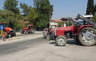 Bankanın taşınma kararına tepki gösteren çiftçiler...